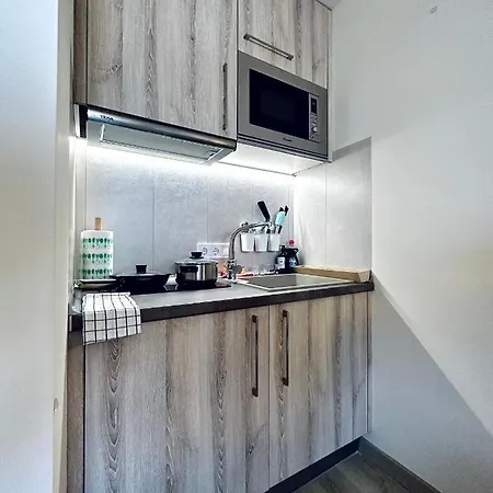 Lovely New 77 Apartment