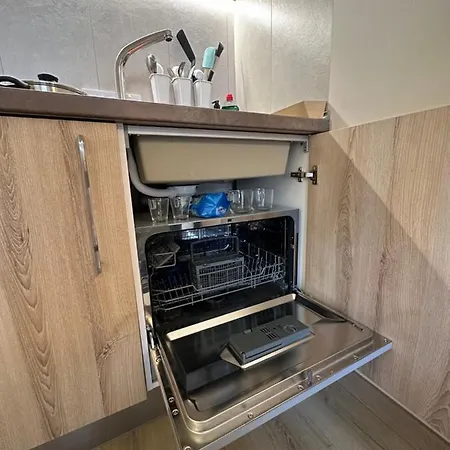 Lovely New 77 Apartment *